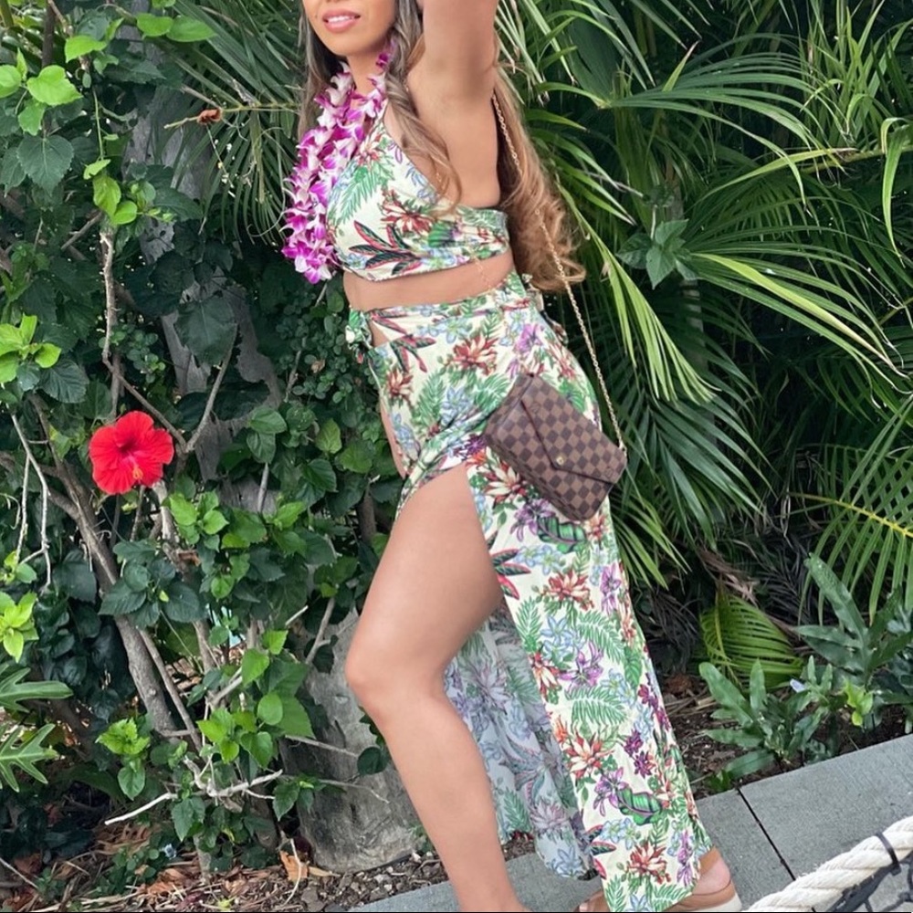 Hawaiian outfit
